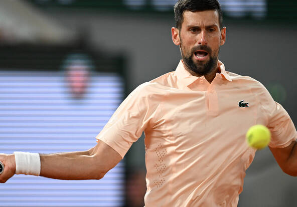 Djokovic cède un set mais passe au 2e tour