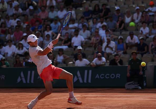 Victime d'un coup de chaud, Casper Ruud s'en sort à Roland-Garros