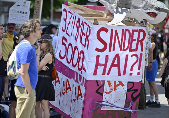 Plus de 1000 personnes manifestent à Zurich pour le logement