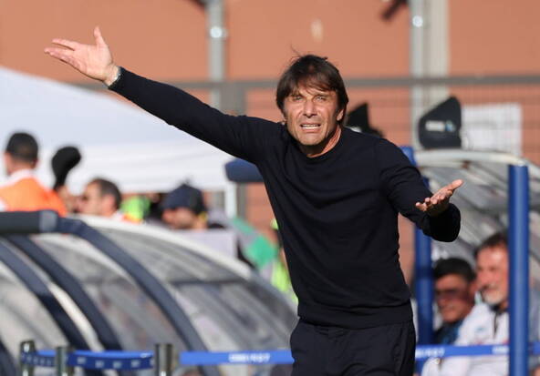 Naples officialise le départ d'Antonio Conte
