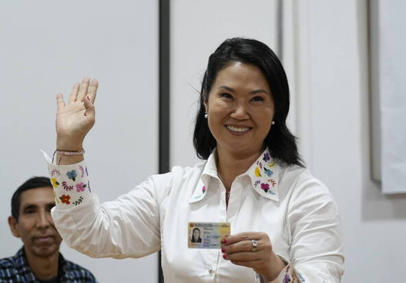 Pérou: Keiko Fujimori en tête avec un très léger avantage