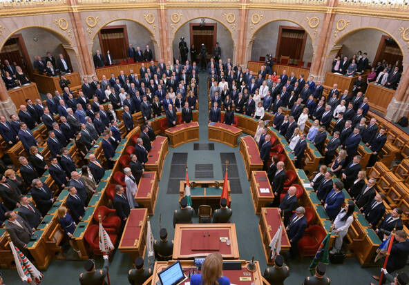 En Hongrie, les députés renoncent à 40% de leur salaire