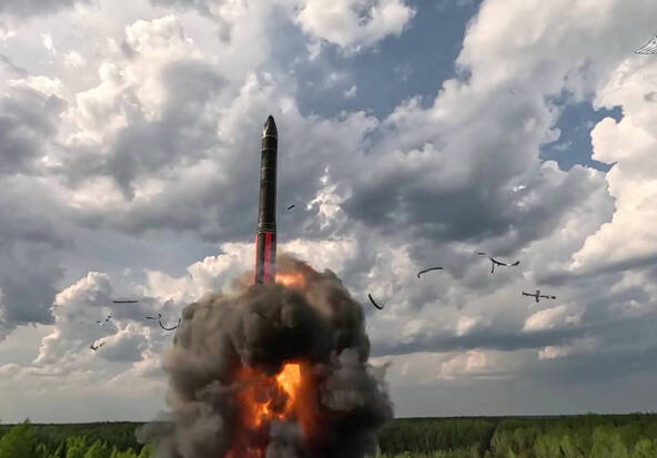 Armes nucléaires: les Etats-Unis de Trump ont explosé les dépenses