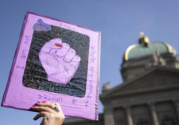 Grèves féministes: des milliers de personnes en Suisse alémanique