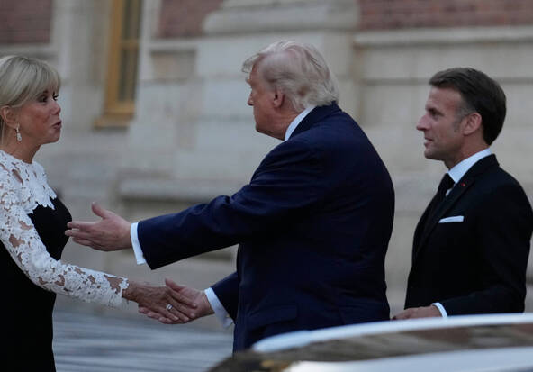 Trump est arrivé au château de Versailles pour un dîner avec Macron