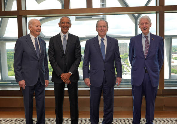 Obama entouré d'anciens présidents pour l'inauguration de son musée