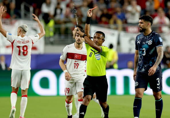 Le Paraguay, à dix, élimine la Turquie (1-0)