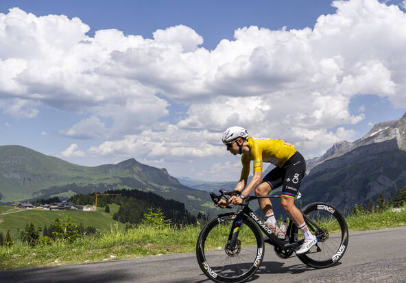 Pogacar fait coup double à Villars