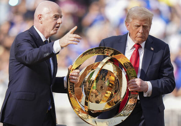 Donald Trump remettra le trophée au vainqueur de la finale