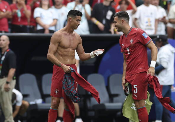 Ronaldo la joue comme Messi et Mbappé