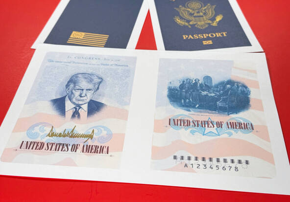 Trump dévoile un nouveau passeport américain avec sa photographie