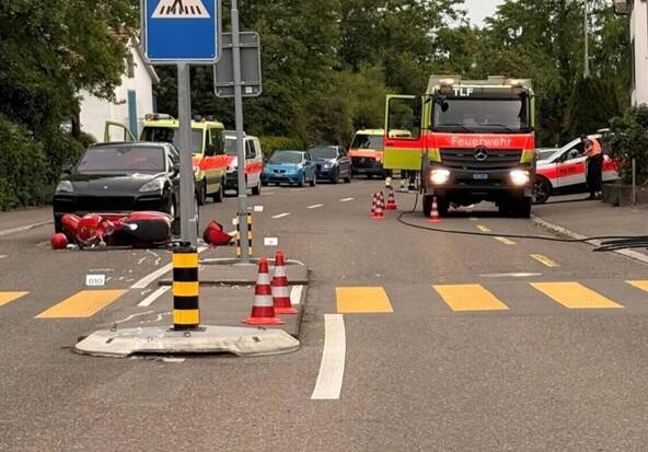 Stäfa (ZH): une scootériste trouve la mort dans un accident
