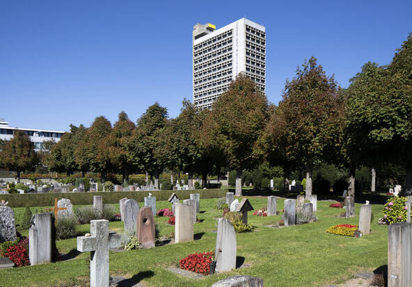 La Ville de Berne autorise l'inhumation avec son animal domestique