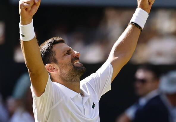 Djokovic égale le record de victoires de Federer à Wimbledon