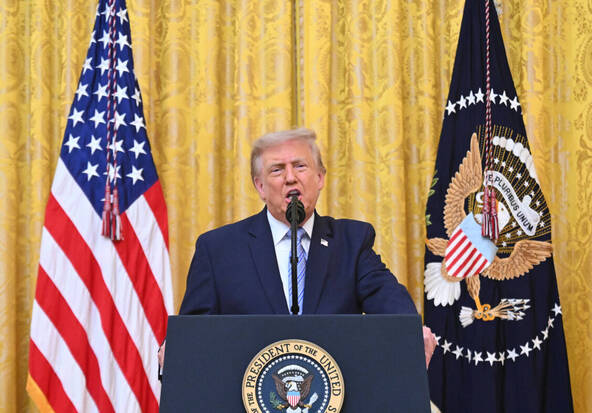 Trump martèle ses accusations de fraude à trois mois des élections
