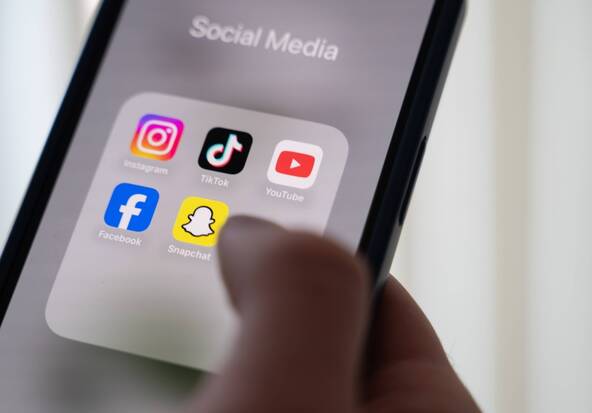La Suisse envisage de restreindre les réseaux sociaux aux mineurs
