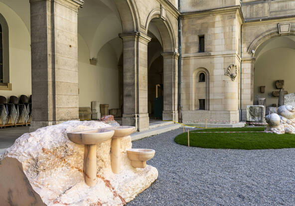 Une nouvelle installation artistique dans la cour du MAH de Genève
