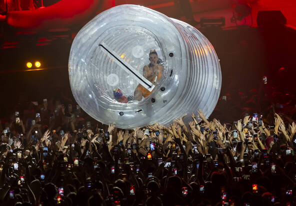 Katy Perry transforme la Plaine de l'Asse en karaoké géant