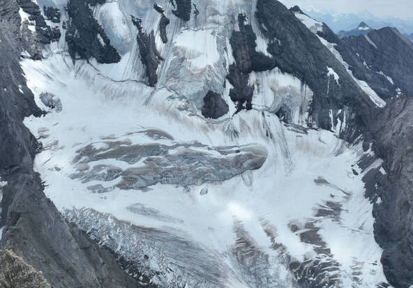 Une chute dans une crevasse sur le Blüemlisalphorn (BE): un mort