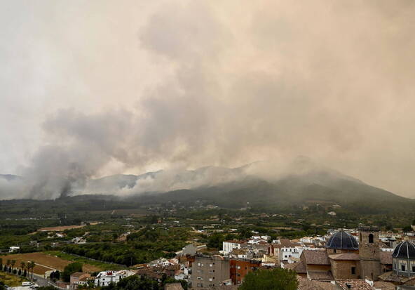 Incendies en Espagne: heures cruciales avant un changement de météo