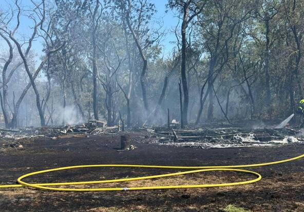 Le vent transforme un feu de champ en feu de forêt à Bernex