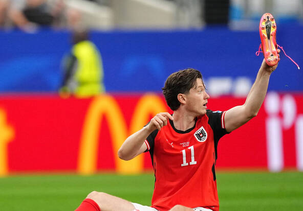 Adidas plaide la « coïncidence » après l'invasion des crampons roses