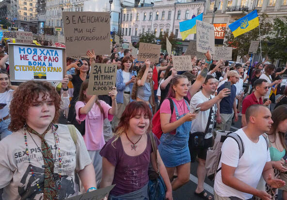 Manif à Kiev pour demander le retour de l'ex-ministre de la Défense
