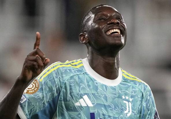 Kolo Muani signe jusqu'en 2031 à la Juventus