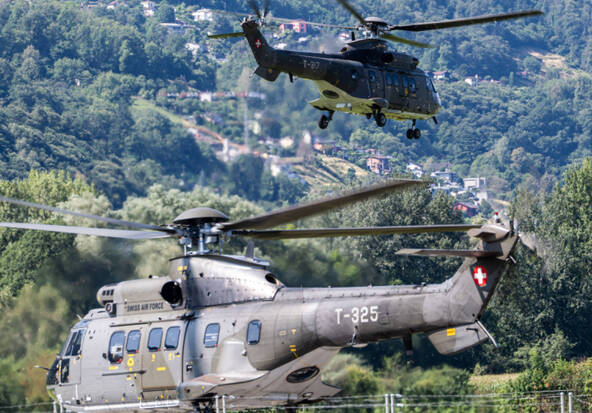 Les Super Puma suisses de retour de Corse