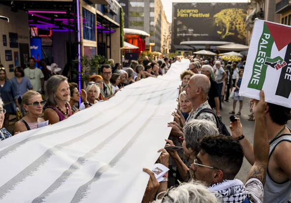 Locarno: une banderole avec 60'000 noms a été déployée pour Gaza