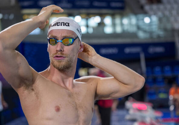 Mityukov 5e des séries du 200 m dos, Bucca 10e