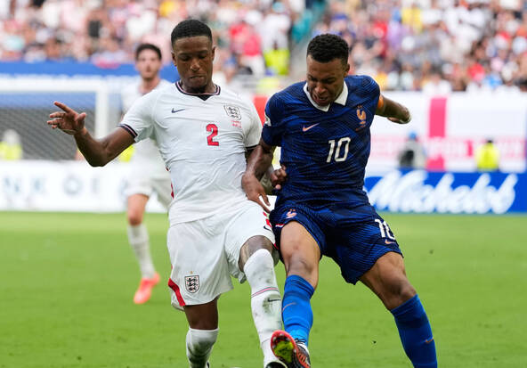 Le défenseur anglais Ezri Konsa rejoint Arsenal