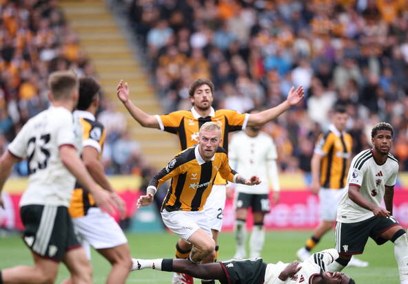 Manchester United battu d'entrée par le promu Hull City