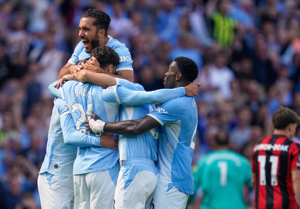 Manchester City s'en sort in extremis, Aston Villa balayé