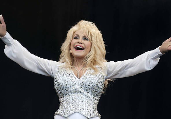 « Jolene », « I Will Always Love You »: Dolly Parton en cinq chansons
