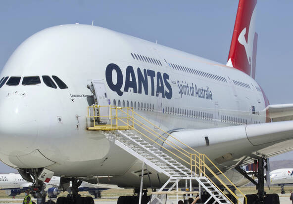 Le bénéfice net de Qantas chute de près de 20%