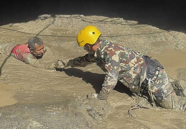 Crue: les secours recherchent des milliers de disparus
