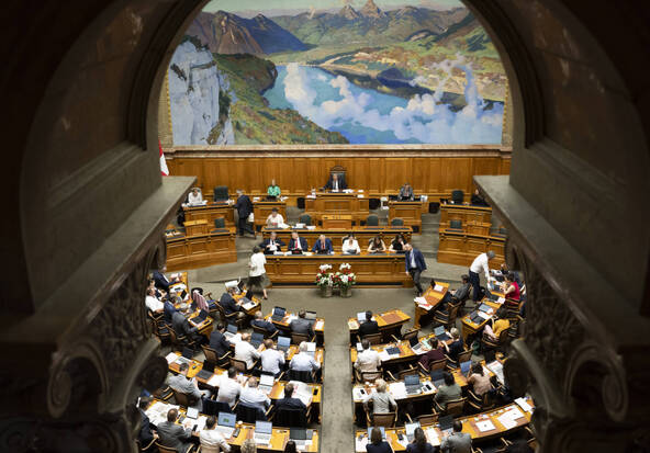 Nouvelle baisse des recettes des partis politiques en 2025