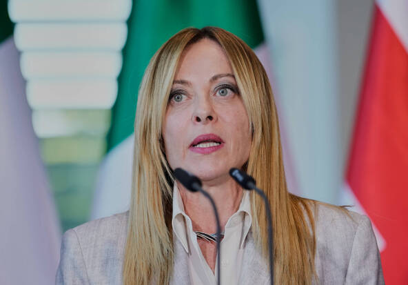 Giorgia Meloni bat un record de longévité et lance sa campagne 2027