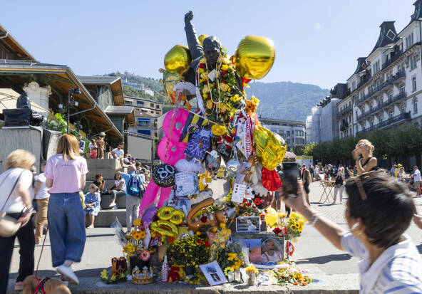 Des milliers de fans célèbrent les 80 ans de Freddie Mercury