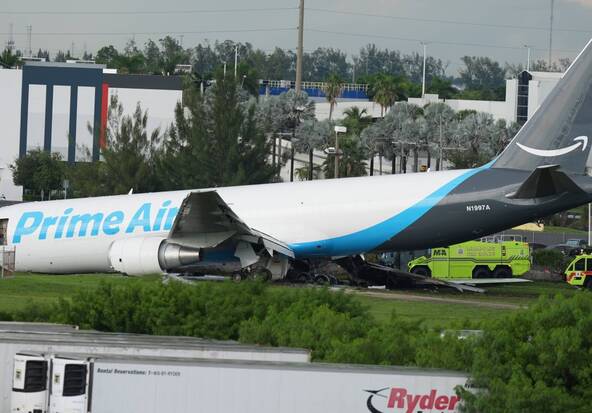 Accident d'avion-cargo à Miami: cinq morts et cinq blessés