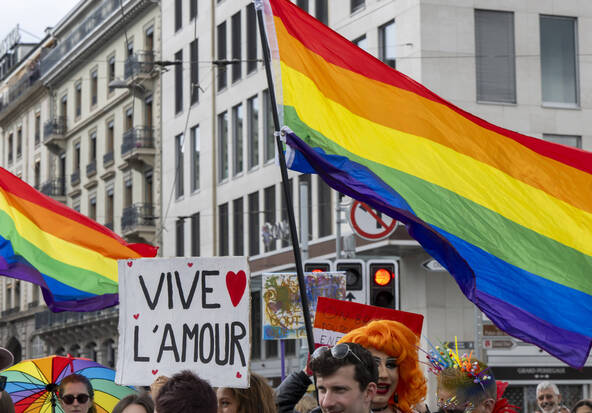Des victimes témoignent des dégâts des thérapies de conversion