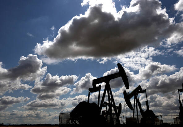 Pétrole: le baril de Brent atteint les 100 dollars