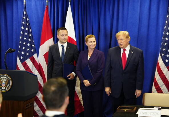 Trump signe un accord de sécurité avec le Groenland et le Danemark