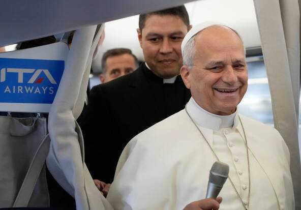 Le pape Léon XIV a atterri en France pour une première visite