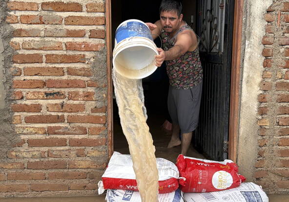 Mexique: la côte pacifique résiste au passage de l'ouragan Polo