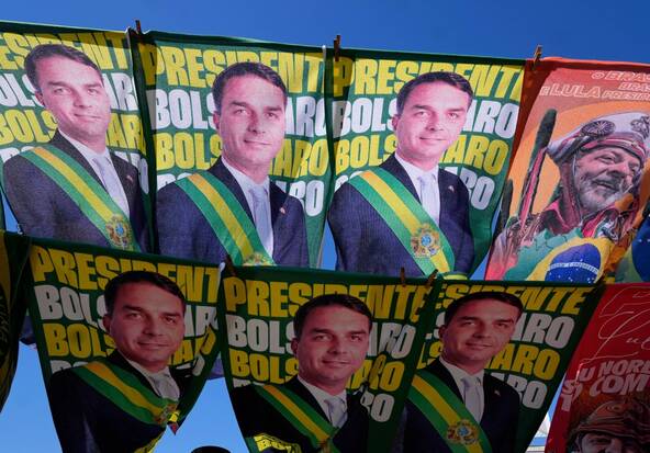 Brésil: Lula et Flavio Bolsonaro espèrent l'emporter dimanche