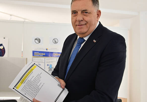 Entité serbe de Bosnie: Milorad Dodik dit que son parti a gagné