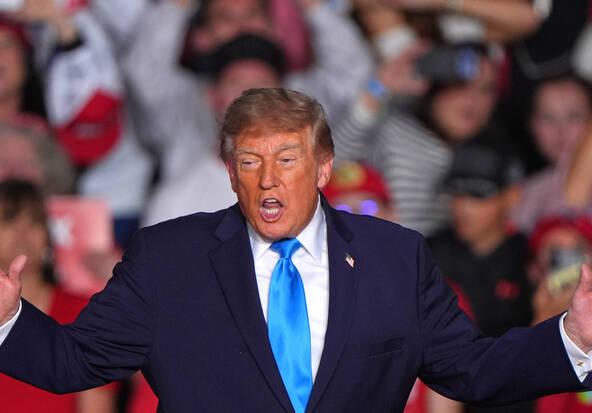 Trump annonce qu'il financera lui-même ses publicités de campagne