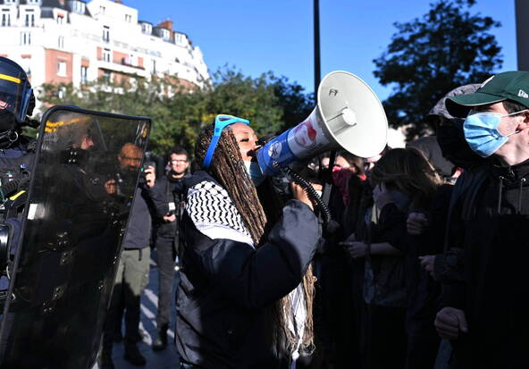 Les cours reprennent en France, mais des blocages subsistent